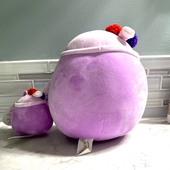 Vie Squishmallow 8” + clip one - Picture 2 of 3